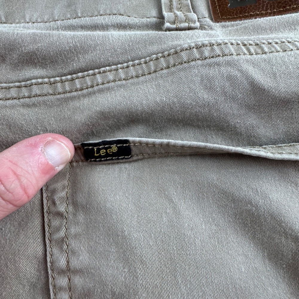 Lee Extreme Motion Pants Mens 44x32 Straight Taper Khaki Stretch Casual Work - Picture 11 of 13
